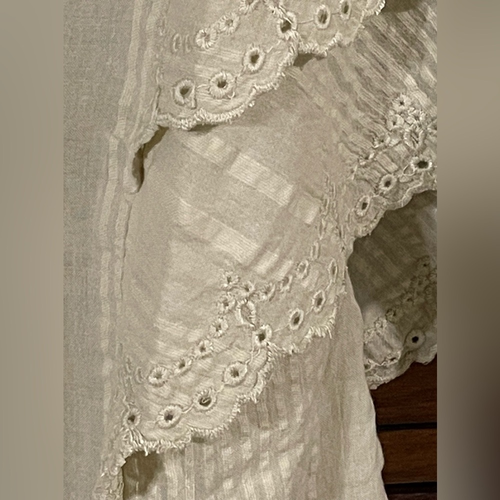 Loft Ruffle Sleeve Eyelet Top size XS - Picture 4 of 9
